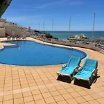 Ocean Balcony Terrace Sea View And Pool アパート